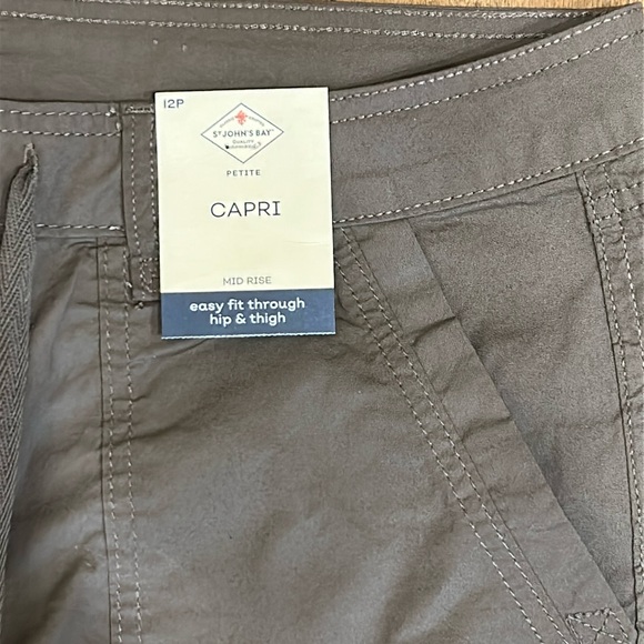 Poplin Khaki Capri Cargo Pants Taupe 12P NWT St. John’s Bay Mid Rise Straight - Picture 7 of 13